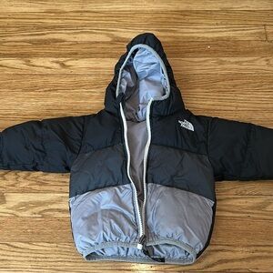 Toddler boys size 2T North Face reversible puffer jacket, black and grey